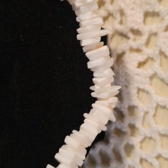 Shell necklaces (2) - Picture 3 of 3